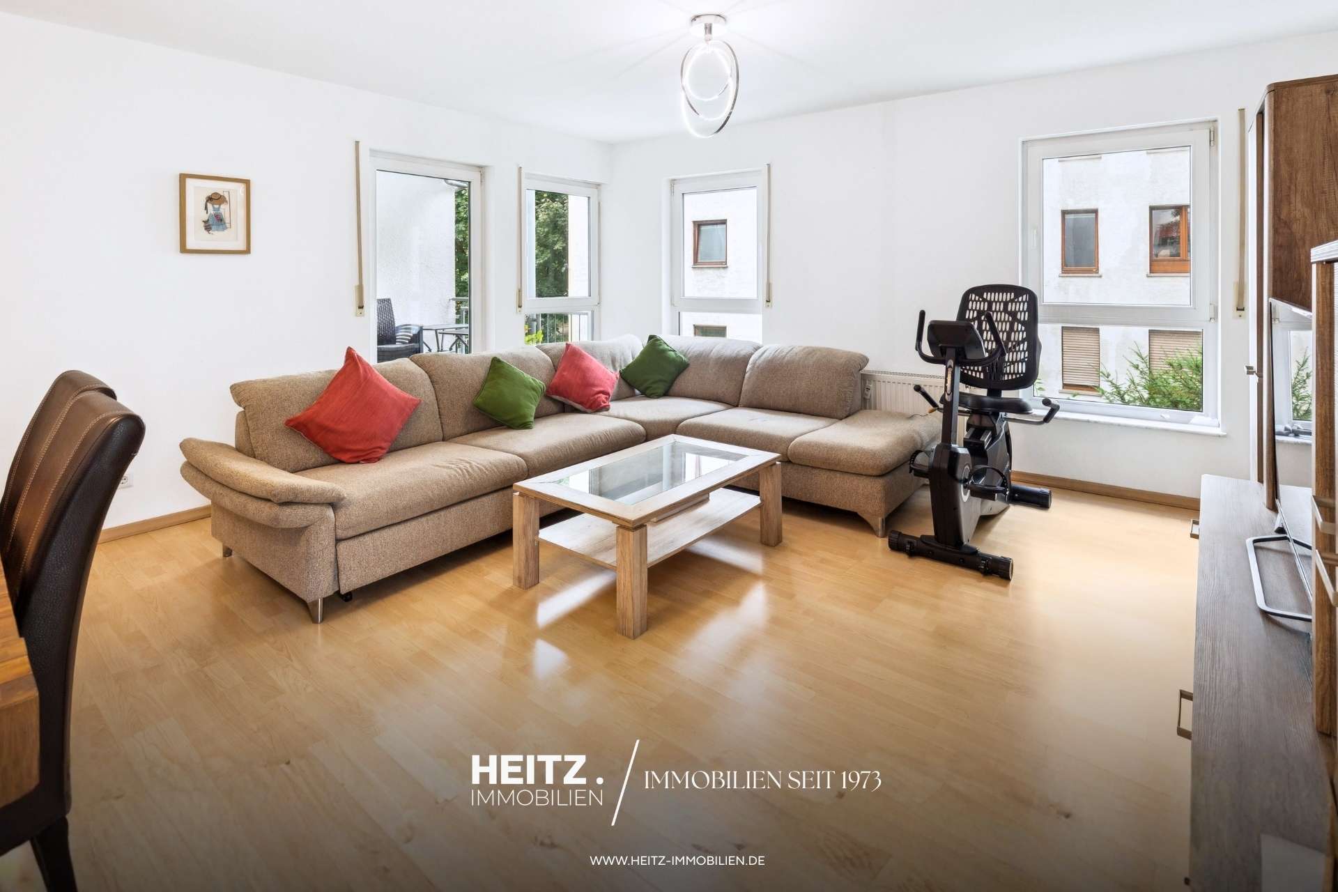 Attraktive 3-Zimmer-Wohnung mit zwei Balkonen, Aufzug und Tiefgaragenstellplatz