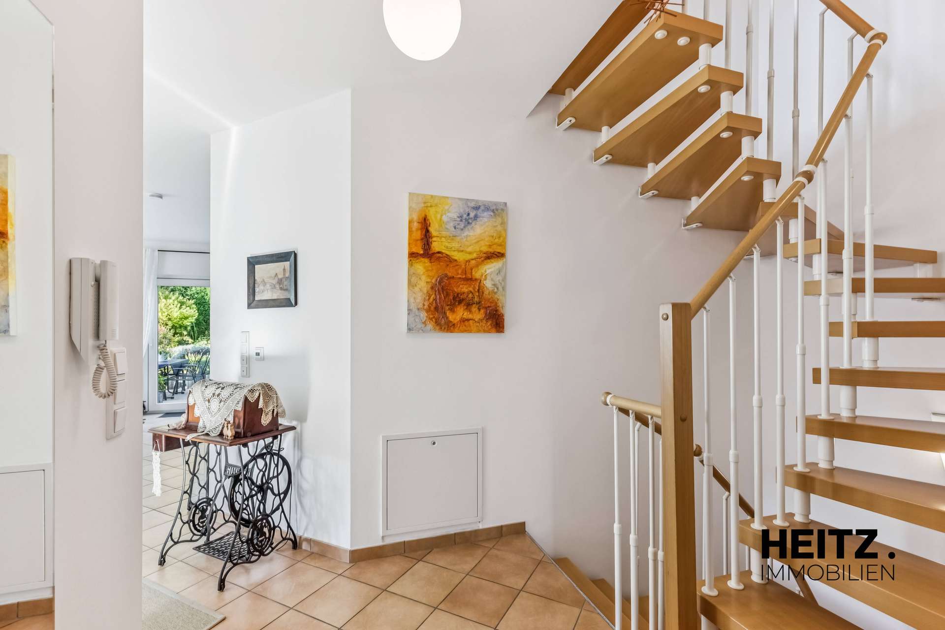 Modernes Einfamilienhaus mit Garten in ruhiger Lage, Ansicht 2